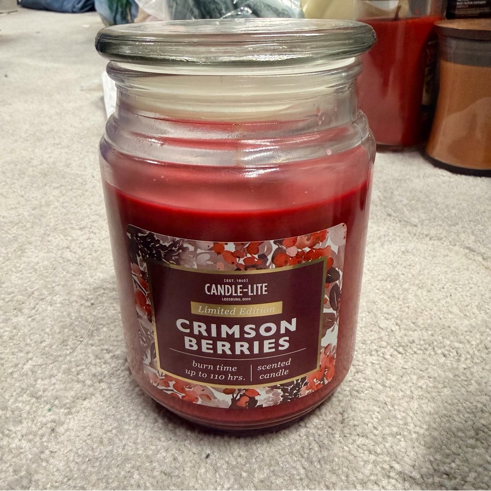 CANDLE-LITE Crimson Berries limited edition candle